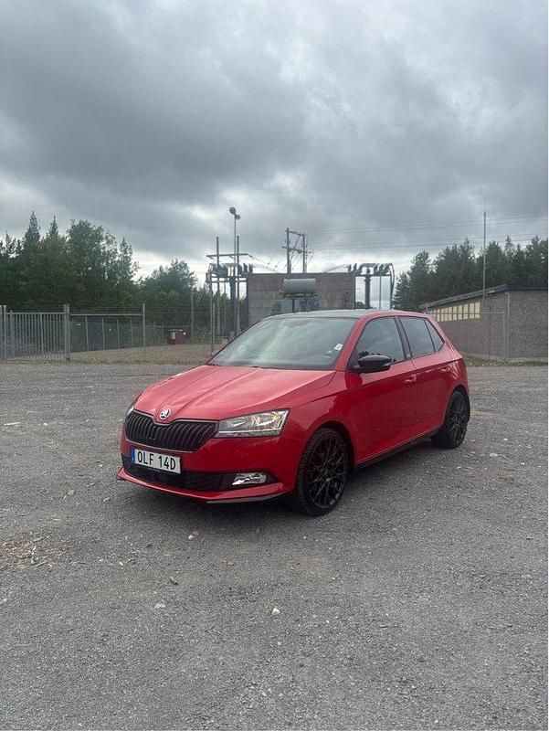 Röd Begagnad 2019 Skoda Fabia Monte Carlo Halvkombi | 128 999 kr (Marknadspris) - Bild 1/4