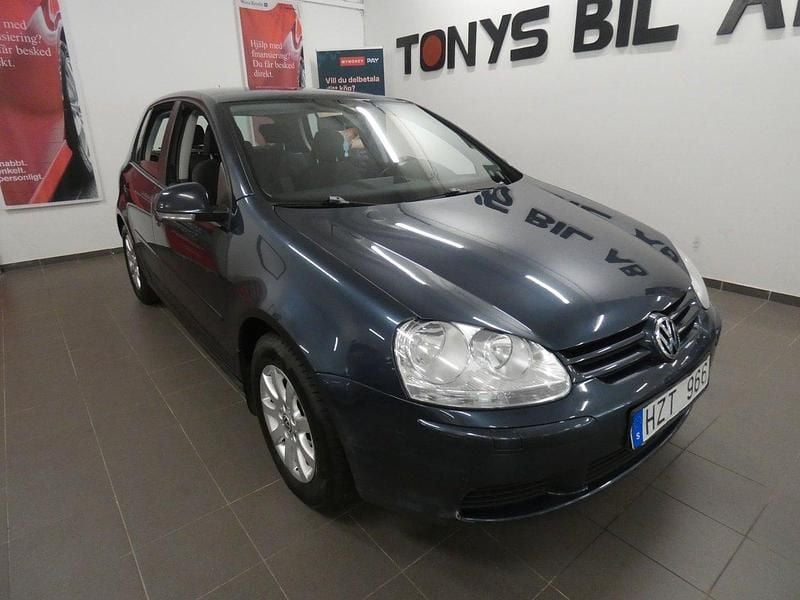 Mörkblå (blå) Begagnad 2009 VW Golf Trendline Halvkombi | 29 900 kr (Marknadspris) - Bild 1/4