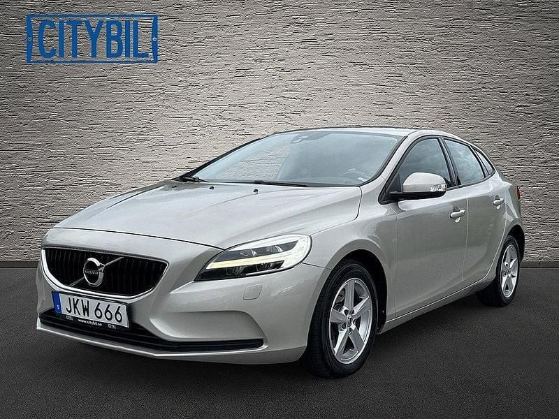 Ljusbrun (brun) Begagnad 2016 Volvo V40 Business Edition Kombi | 146 900 kr (Marknadspris) - Bild 1/4