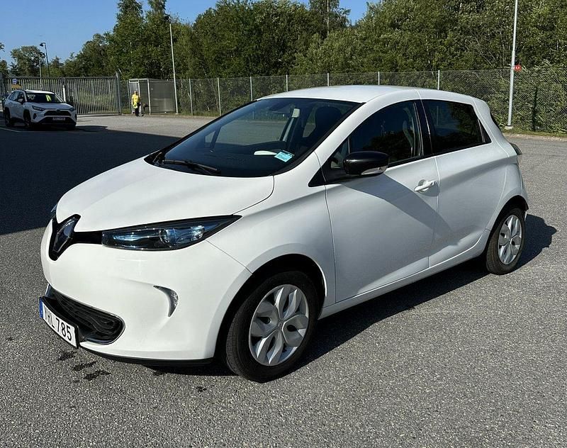 Vit Begagnad 2016 Renault Zoe Halvkombi | 69 900 kr (Lite dyr) - Bild 1/4