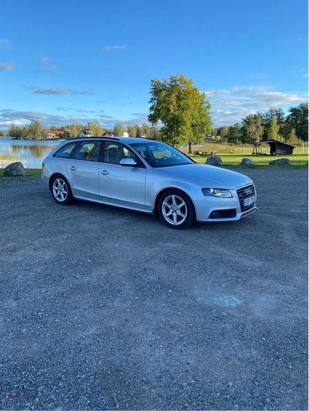 Silver Begagnad 2010 Audi A4 Kombi | 62 000 kr (Bra pris) - Bild 1/4
