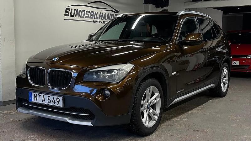 Brun Begagnad 2010 BMW X1 SUV | 89 900 kr (Marknadspris) - Bild 1/2