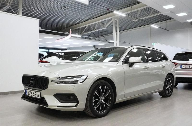 Vit Begagnad 2020 Volvo V60 Momentum Kombi | 254 800 kr (Marknadspris) - Bild 1/4