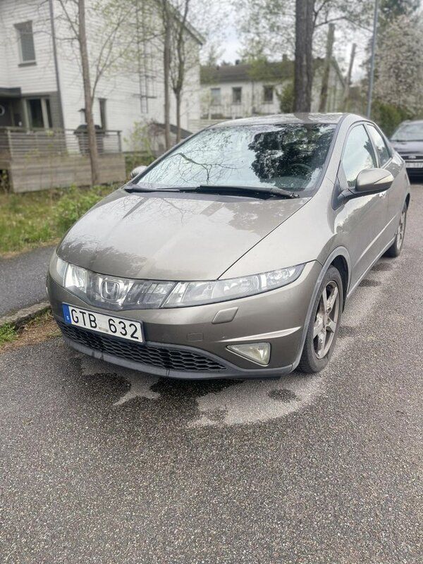 Grå Begagnad 2008 Honda Civic Sport Halvkombi | 34 000 kr (Bra pris) - Bild 1/4