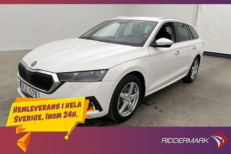 Vit Begagnad 2023 Skoda Octavia Style Kombi | 309 800 kr (Marknadspris) - Bild 1/3