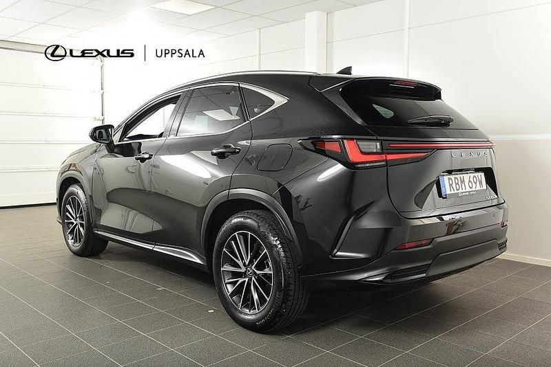 Begagnad Lexus NX450h+ Business Edition 306 HK (225 kW) 2024 Svart (svartmetallic) SUV