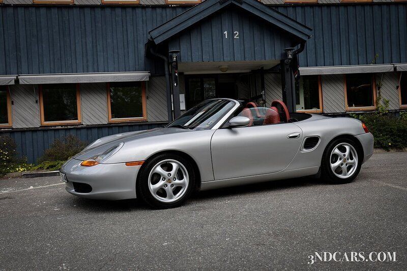 Ljusgrå Begagnad 1997 Porsche Boxster Cab | 169 900 kr - Bild 1/4