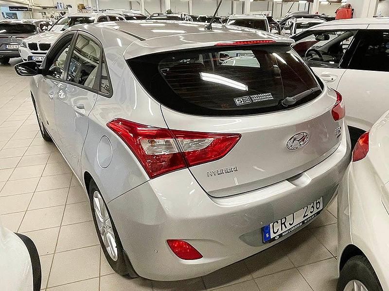 Begagnad Hyundai i30 Premium 110 HK (80 kW) 2013 Silver Halvkombi