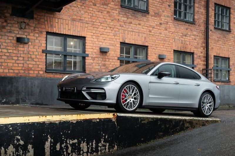 Begagnad Porsche Panamera Turbo Sport 549 HK (403 kW) 2017 Silver Sedan