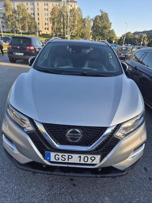 Silver Begagnad 2018 Nissan Qashqai SUV | 139 000 kr (Marknadspris) - Bild 1/4