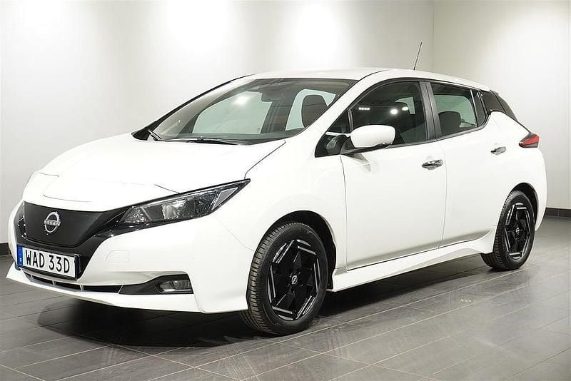 Vit Begagnad 2022 Nissan Leaf 360º Halvkombi | 164 900 kr (Marknadspris) - Bild 1/4