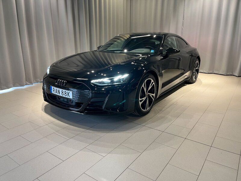 Svart Begagnad 2023 Audi e-tron GT quattro Advanced Sedan | 889 900 kr (Dyr) - Bild 1/4