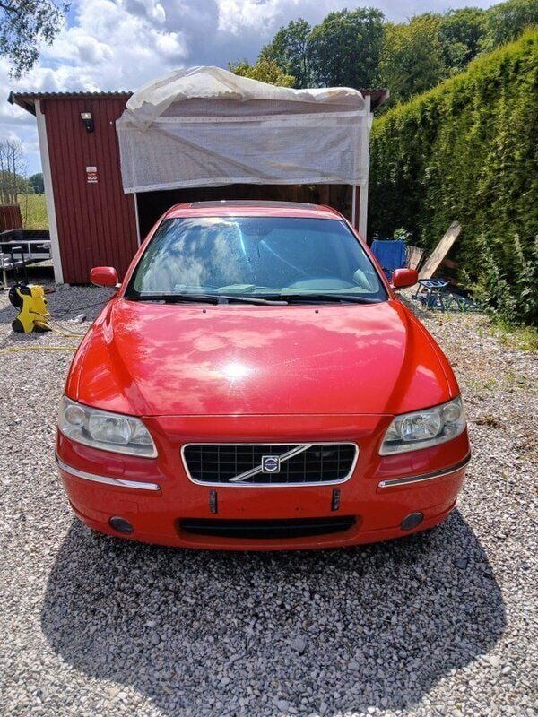 Röd Begagnad 2006 Volvo S60 Summum Sedan | 35 000 kr (Bra pris) - Bild 1/4