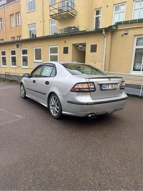 Silver Begagnad 2005 Saab 9-3 Aero Sedan | 25 900 kr (Superpris) - Bild 1/4