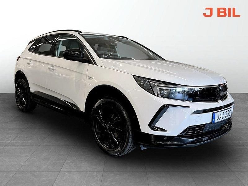 Vit Begagnad 2024 Opel Grandland X SUV | 299 900 kr - Bild 1/4