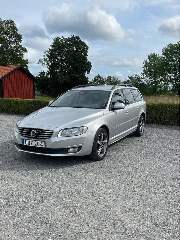 Silver Begagnad 2016 Volvo V70 Kinetic Kombi | 85 000 kr (Superpris) - Bild 1/4
