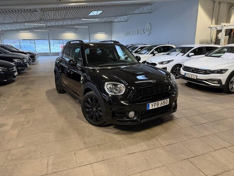Midnight black metallic Begagnad 2018 Mini Cooper Countryman Salt SUV | 174 500 kr (Lite dyr) - Bild 1/4