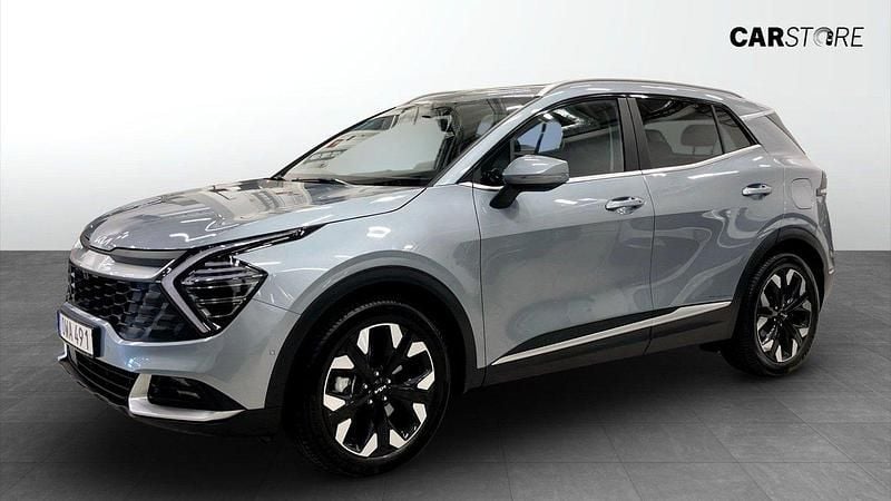 Grå (silver) Begagnad 2024 Kia Sportage 2 SUV | 399 900 kr (Marknadspris) - Bild 1/4