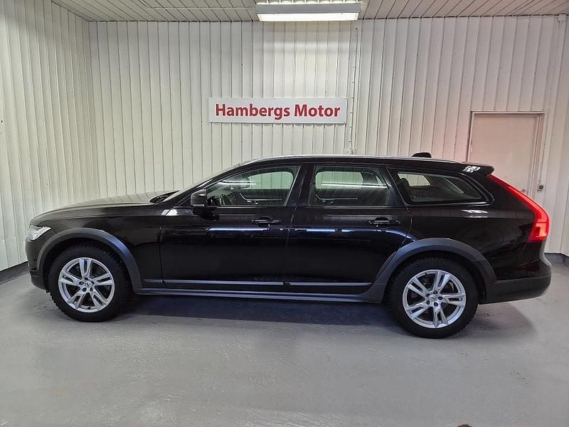 Begagnad Volvo V90 CC Momentum 200 HK (147 kW) 2017 Svart Kombi