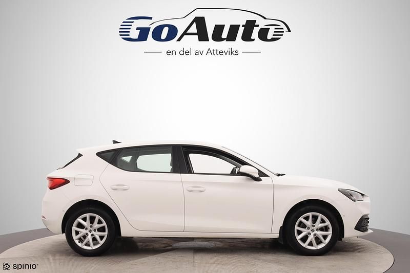 Begagnad Seat Leon Style 112 HK (82 kW) 2022 Vit Halvkombi