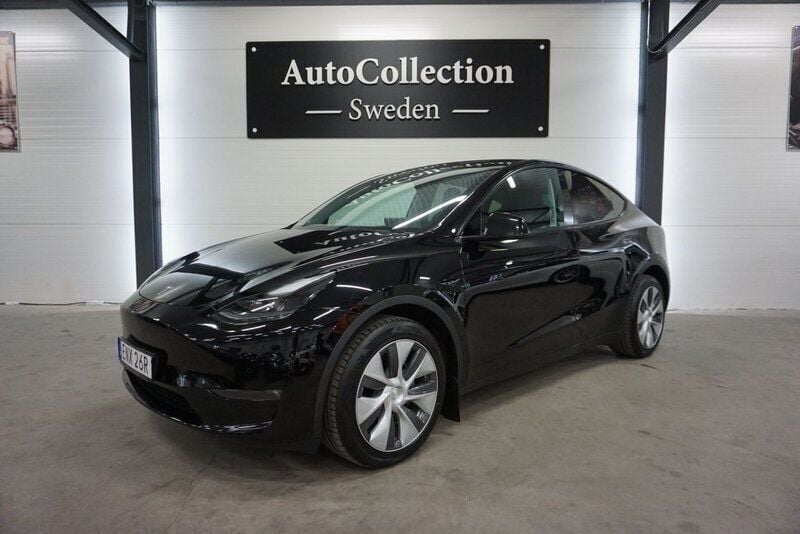 Svart Begagnad 2022 Tesla Model Y Long Range SUV | 519 900 kr (Dyr) - Bild 1/4