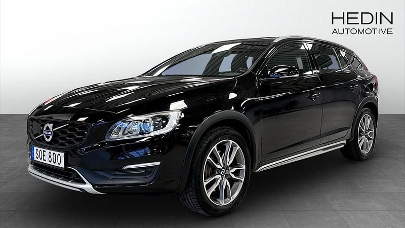 Svart Begagnad 2018 Volvo V60 CC Standard Kombi | 239 900 kr (Bra pris) - Bild 1/4
