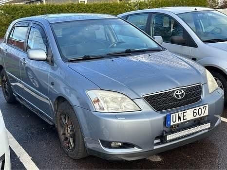 Blå Begagnad 2004 Toyota Corolla Halvkombi | 22 000 kr (Bra pris) - Bild 1/4
