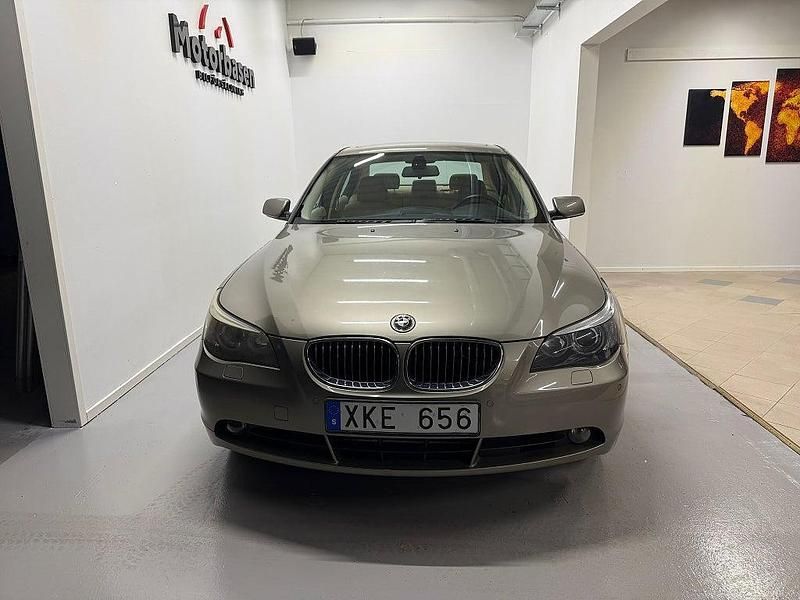 Begagnad BMW 550 367 HK (269 kW) 2005 Grön Sedan