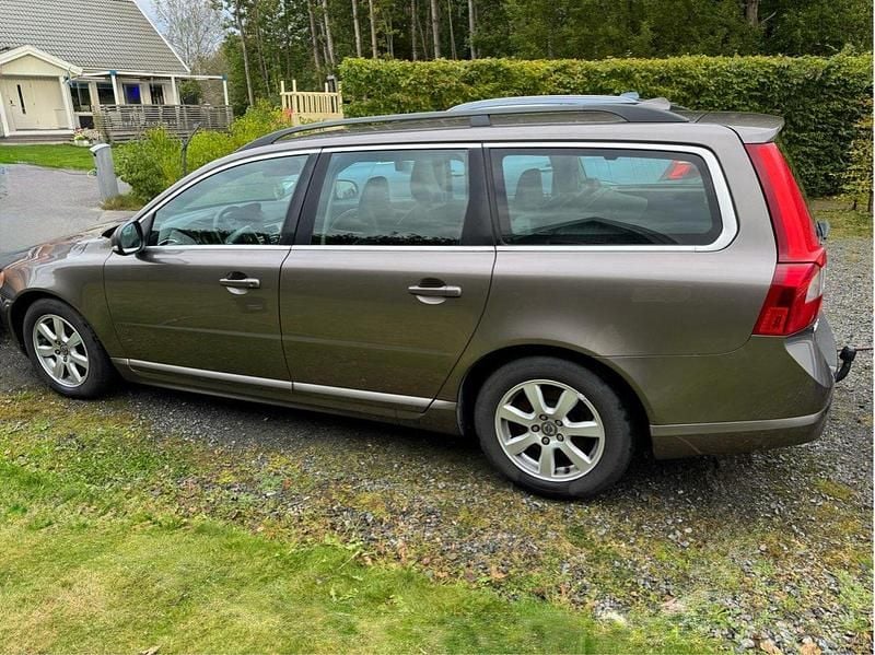 Grå Begagnad 2012 Volvo V70 Momentum Kombi | 49 500 kr (Superpris) - Bild 1/4