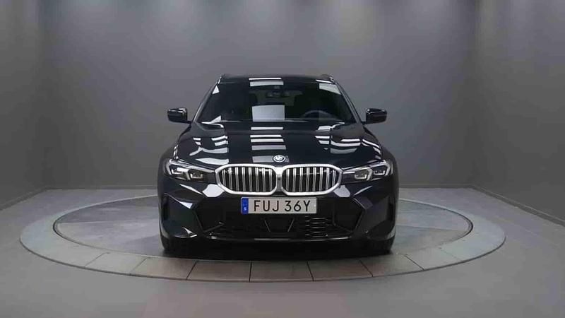 Svart Begagnad 2025 BMW 330e Kombi | 589 000 kr - Bild 1/1