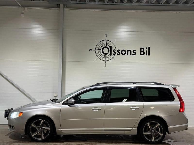 Begagnad Volvo V70 R-Design 163 HK (119 kW) 2012 Ljusgrå Kombi