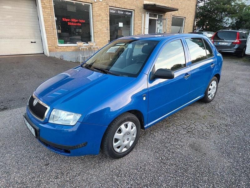 Blå Begagnad 2001 Skoda Fabia Halvkombi | 19 900 kr (Marknadspris) - Bild 1/4