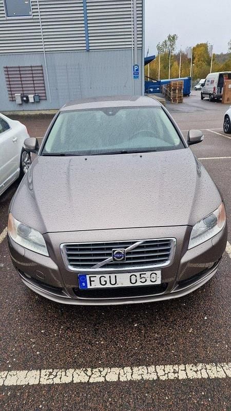 Grå Begagnad 2007 Volvo S80 Sedan | 67 000 kr (Marknadspris) - Bild 1/4