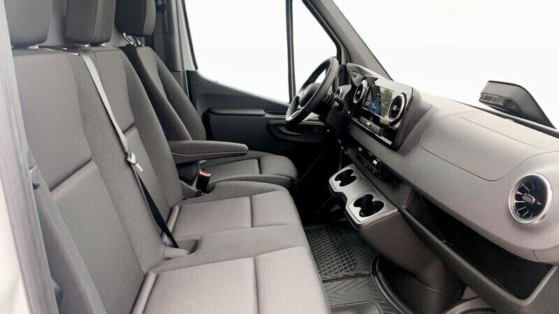 Begagnad Mercedes E-Sprinter 11 kW (15 HK) 2024 Van