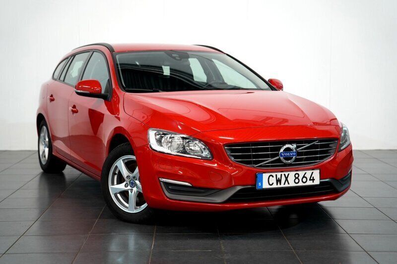 Röd Begagnad 2014 Volvo V60 Kinetic Kombi | 134 900 kr (Marknadspris) - Bild 1/4
