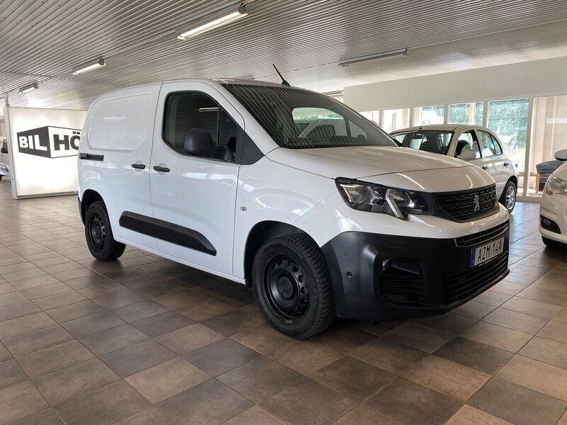 Vit Begagnad 2019 Peugeot Partner Minibuss | 109 000 kr (Marknadspris) - Bild 1/4