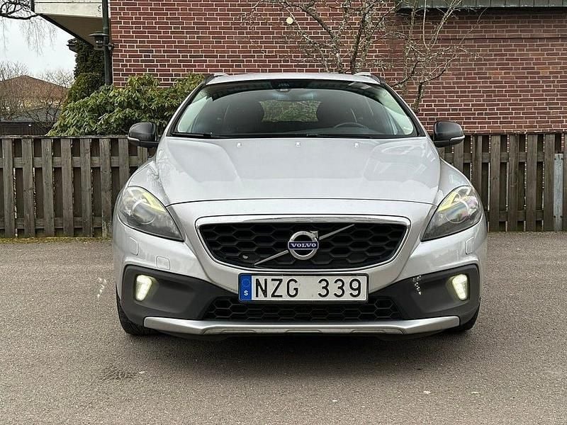 Begagnad Volvo V40 CC Momentum 116 HK (85 kW) 2014 Silver Kombi