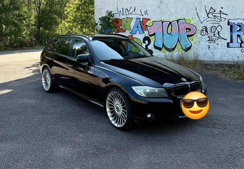 Svart Begagnad 2012 BMW 320 Comfort Edition Kombi | 85 000 kr (Marknadspris) - Bild 1/4