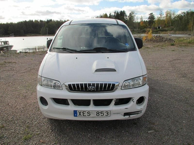 Vit Begagnad 2006 Hyundai H-1 Minibuss | 35 000 kr (Superpris) - Bild 1/4
