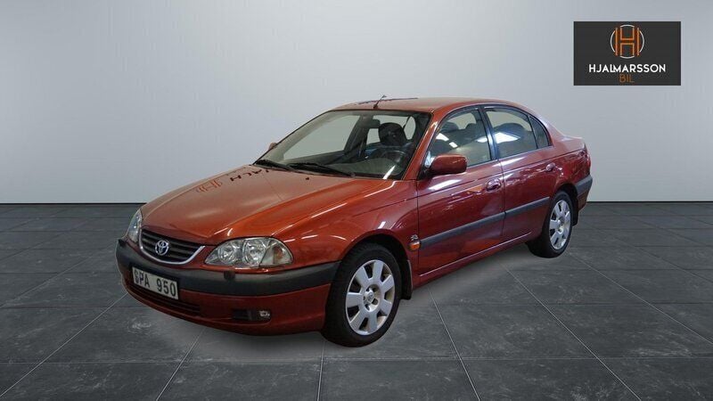Mörkröd Begagnad 2000 Toyota Avensis Sedan | 18 500 kr (Bra pris) - Bild 1/4