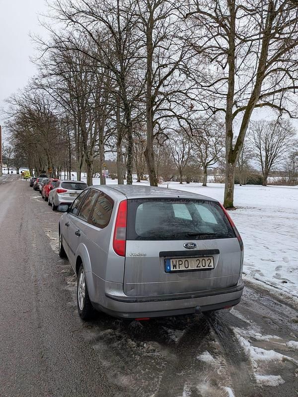 Begagnad Ford Focus 115 HK (84 kW) 2005 Kombi