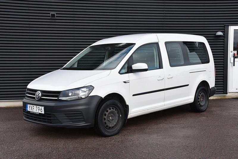 Vit Begagnad 2018 VW Caddy Maxi Life Life Minibuss | 229 900 kr (Marknadspris) - Bild 1/4
