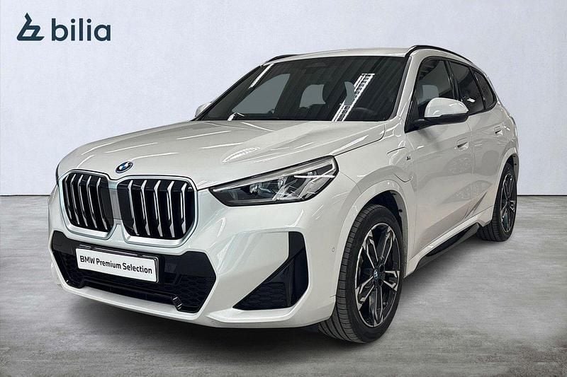 Vit (mineralvit metallic) Begagnad 2025 BMW X1 M Sport SUV | 569 900 kr (Lite dyr) - Bild 1/4