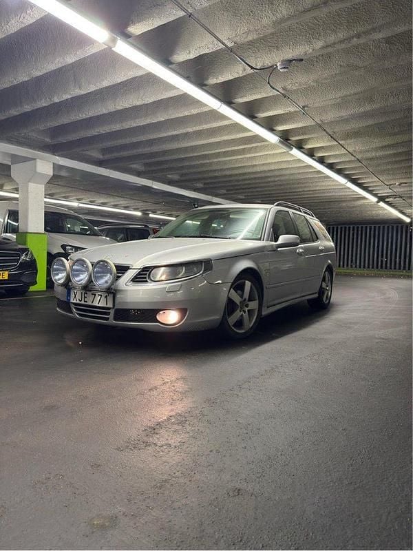 Grå Begagnad 2006 Saab 9-5 Vector Kombi | 8 500 kr (Bra pris) - Bild 1/4