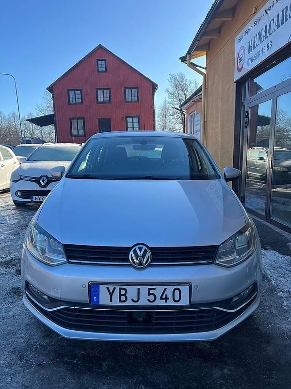 Begagnad VW Polo 90 HK (66 kW) 2015 Silver Halvkombi
