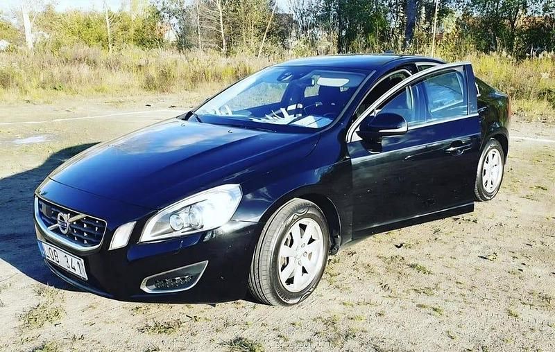 Svart Begagnad 2011 Volvo S60 Momentum Sedan | 125 000 kr (Marknadspris) - Bild 1/2