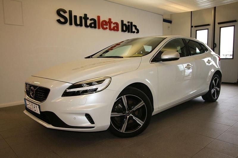 Vit Begagnad 2018 Volvo V40 R-Design Kombi | 224 900 kr (Lite dyr) - Bild 1/4