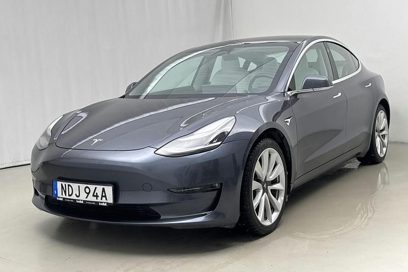 Begagnad 2020 Tesla Model 3 Sedan | 254 000 kr (Superpris) - Bild 1/4