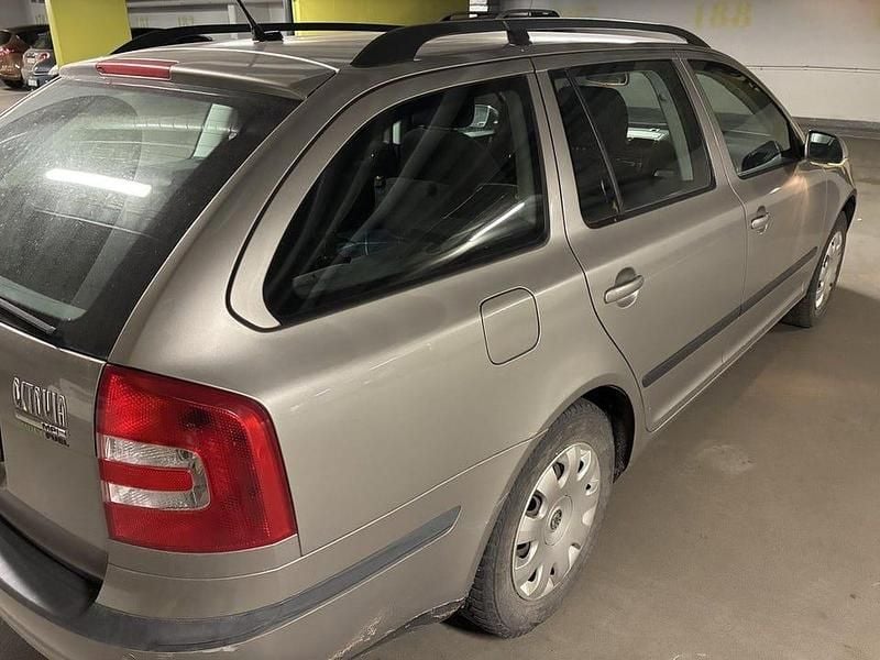 Begagnad 2008 Skoda Octavia Kombi | 25 000 kr (Marknadspris) - Bild 1/3