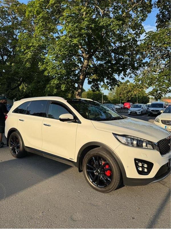Vit Begagnad 2017 Kia Sorento SUV | 245 000 kr (Lite dyr) - Bild 1/4